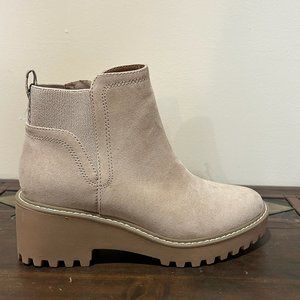 Universal Thread Taci Women's Pull-on Ankle Boots Taupe (Size 6)